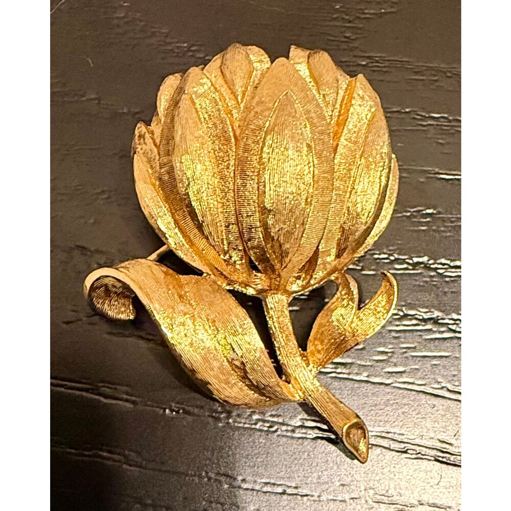 Vintage Signed Monet Gold Tone Tulip Flower Brooch